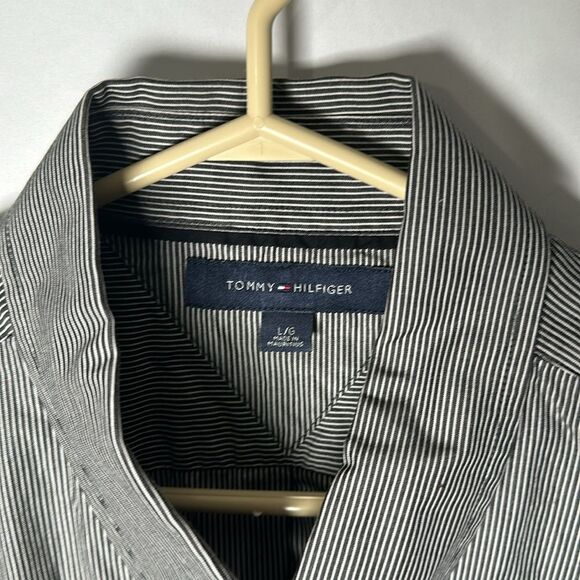 Men’s Tommy Hilfiger dress shirt Large - Picture 3 of 3